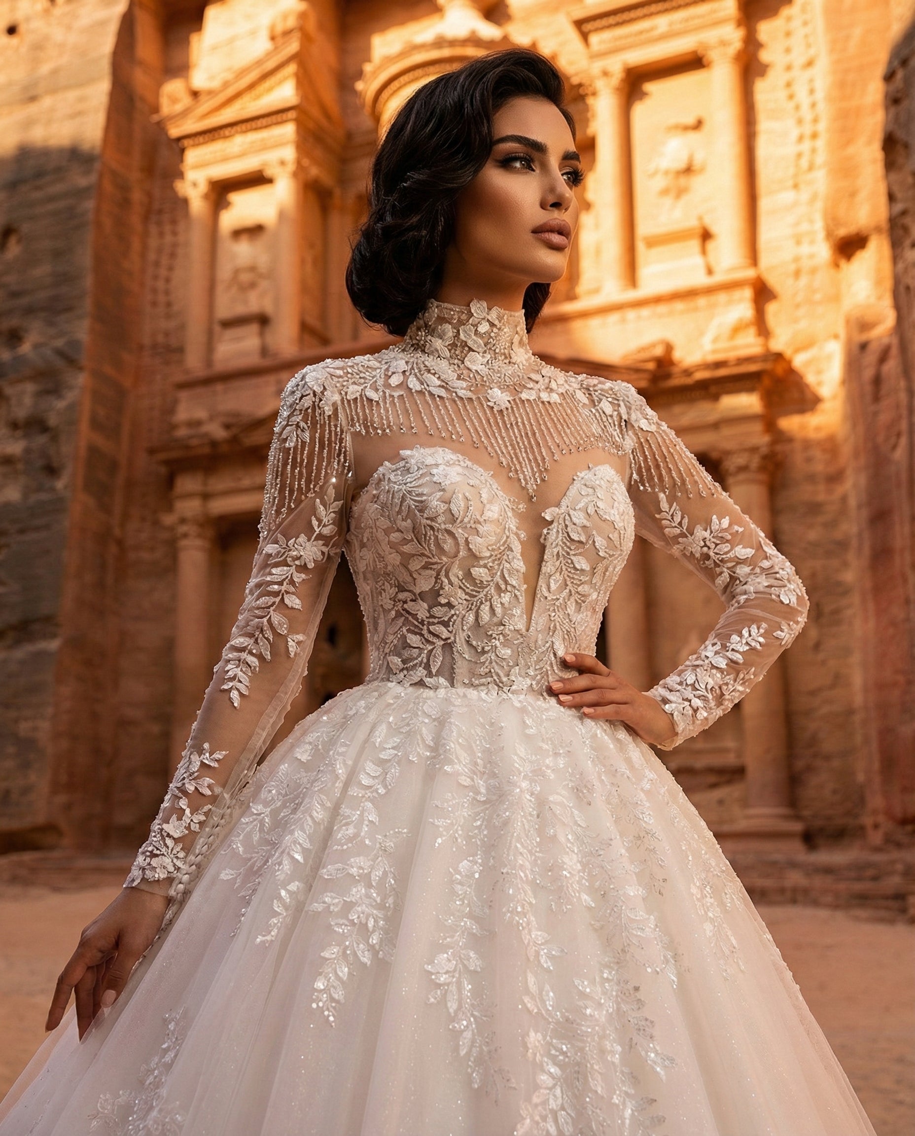 Abito da Sposa Principesco in Pizzo con Maniche Lunghe e Collo Alto Gioiello | LUIGI RBUNO - Modello LBS413