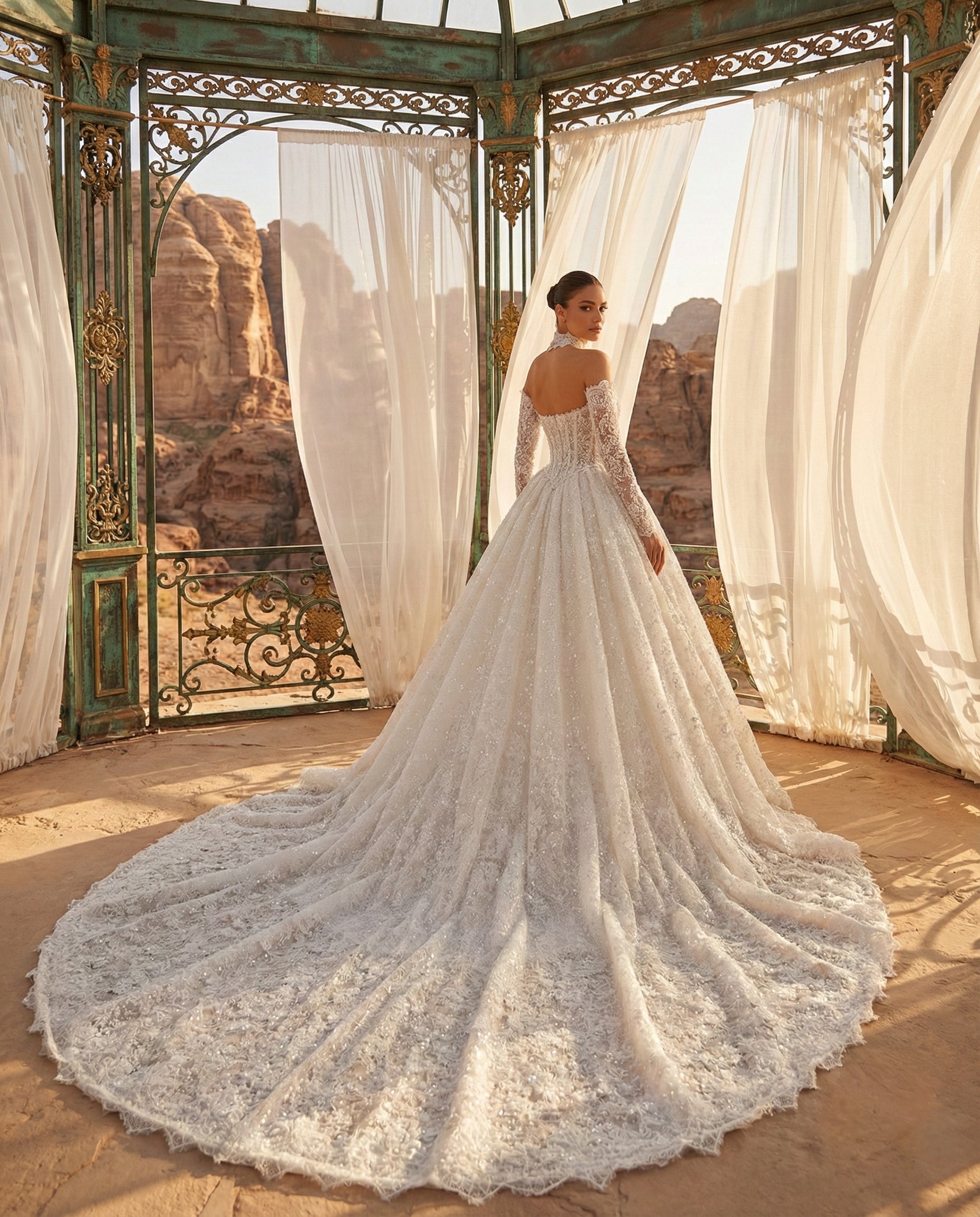 Abito da Sposa Stile Principessa in Pizzo Ricamato con Maniche Lunghe e Collo Alto - Luigi Bruno -Modello LBS407