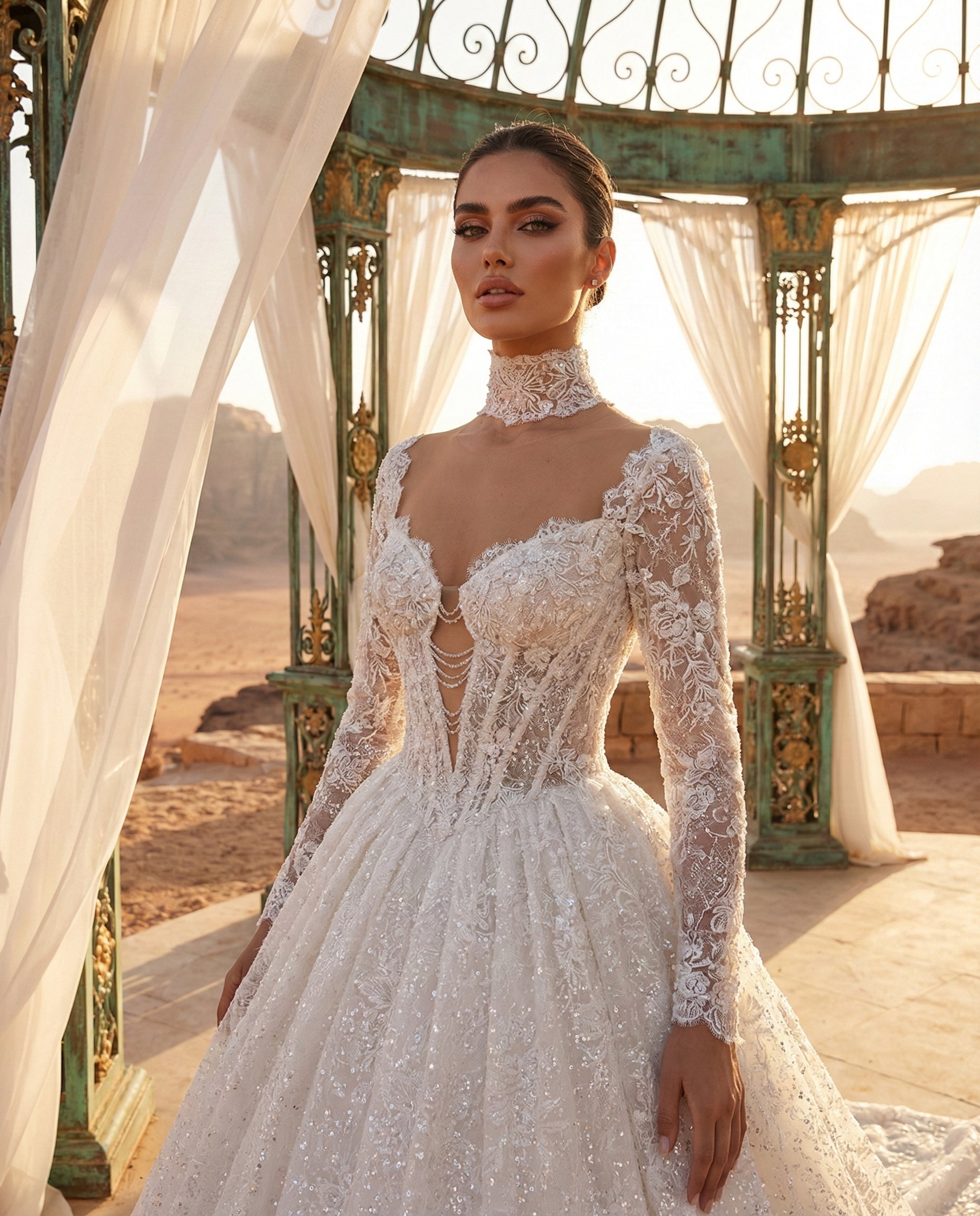 Abito da Sposa Stile Principessa in Pizzo Ricamato con Maniche Lunghe e Collo Alto - Luigi Bruno -Modello LBS407