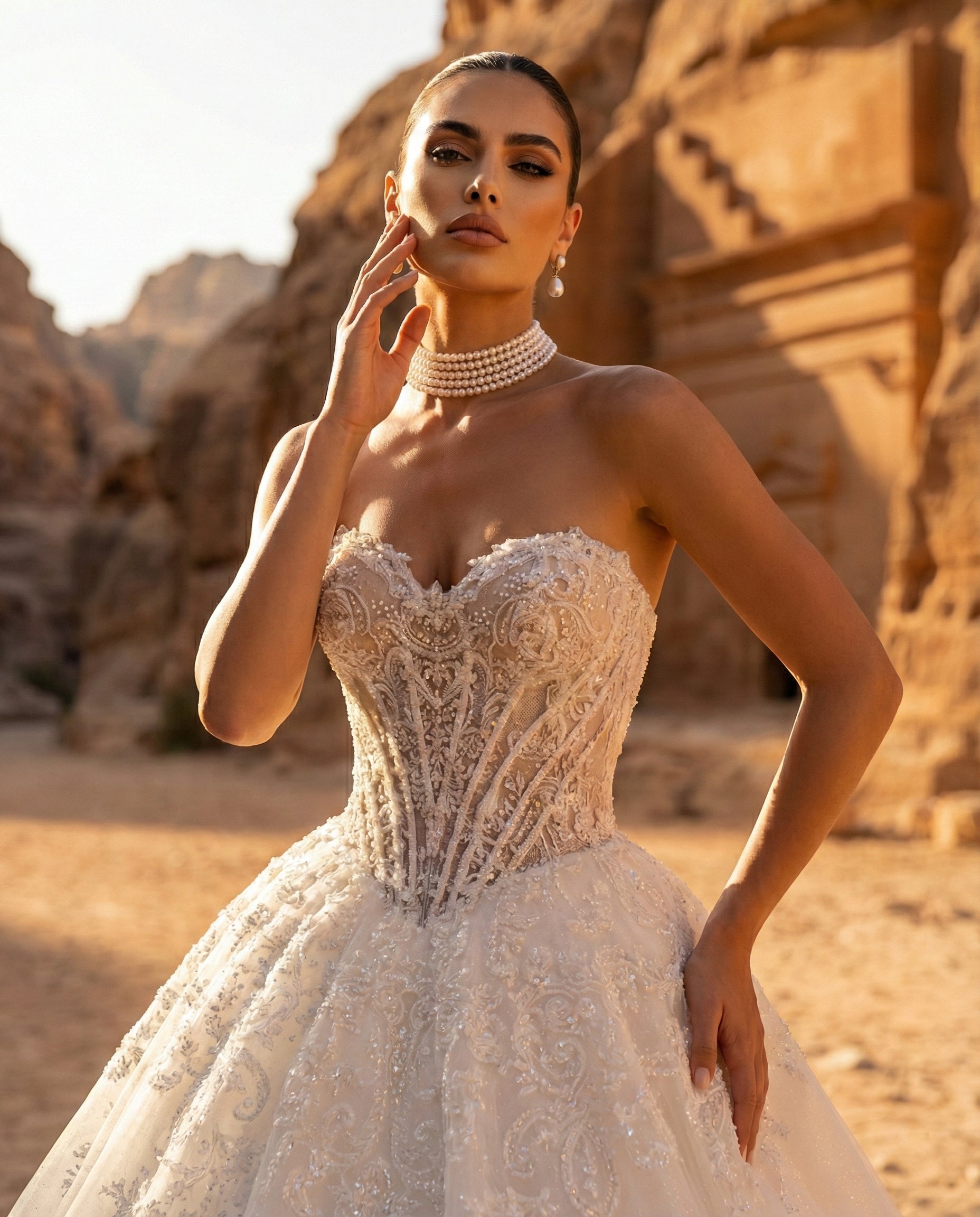 Abito da Sposa Principesco  con Corpetto Scultura e Strascico Cattedrale in Pizzo LUIGI BRUNO - MODELLO LBS415
