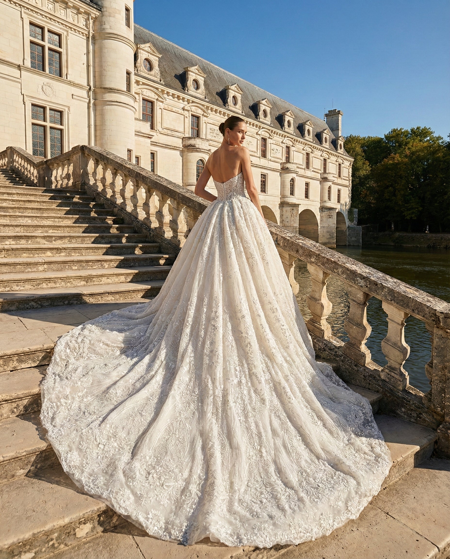Abito da Sposa Principesco in Pizzo Ricamato con Strascico - MARA RAMIREZ - Modello SPR291
